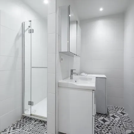 Bright Spacious Well-equipped Apartment *